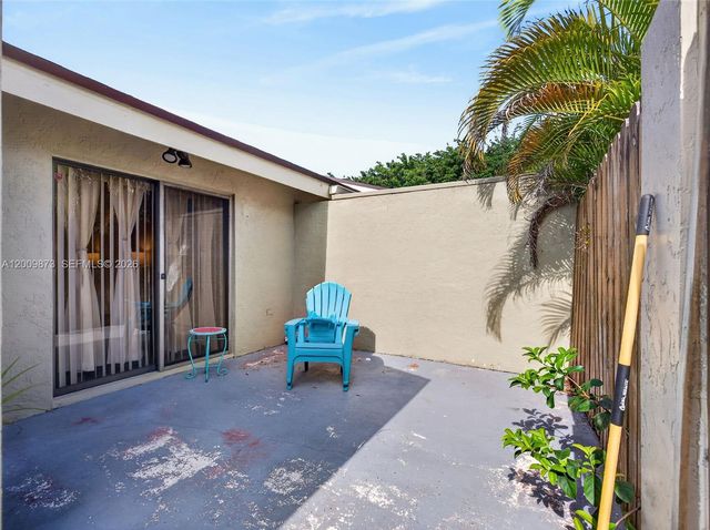64 Meadows Dr, Boynton Beach, FL 33436