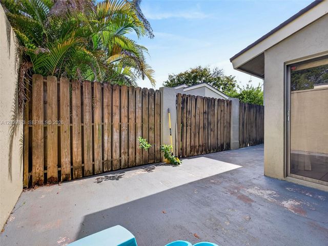 64 Meadows Dr, Boynton Beach, FL 33436