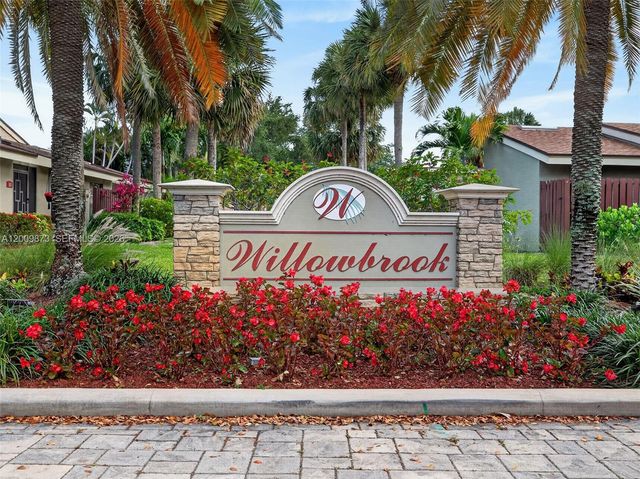 64 Meadows Dr, Boynton Beach, FL 33436