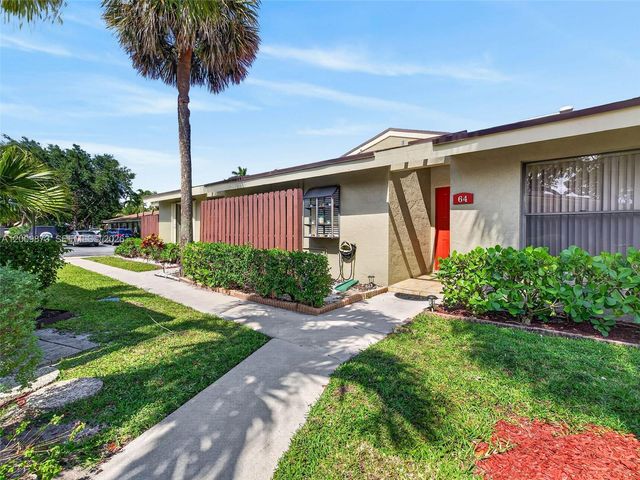 64 Meadows Dr, Boynton Beach, FL 33436