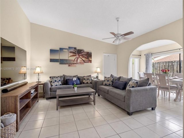64 Meadows Dr, Boynton Beach, FL 33436