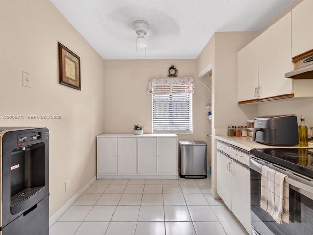 64 Meadows Dr, Boynton Beach, FL 33436