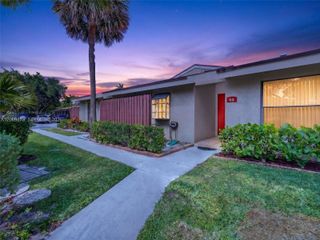 64 Meadows Dr, Boynton Beach, FL 33436