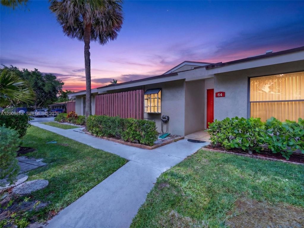 64 Meadows Dr, Boynton Beach, FL 33436