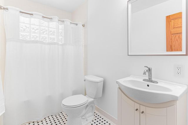 4728 W 70th Street, Edina, MN 55435