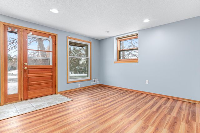 4728 W 70th Street, Edina, MN 55435