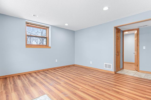 4728 W 70th Street, Edina, MN 55435