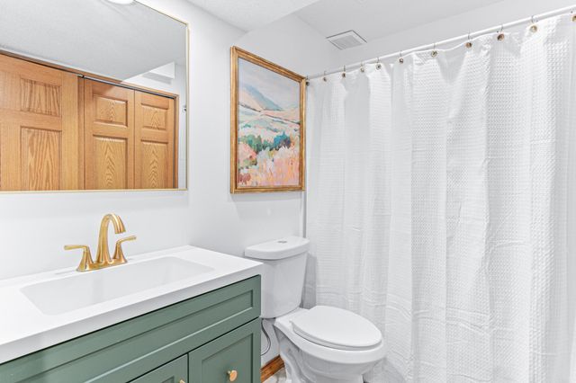 4728 W 70th Street, Edina, MN 55435