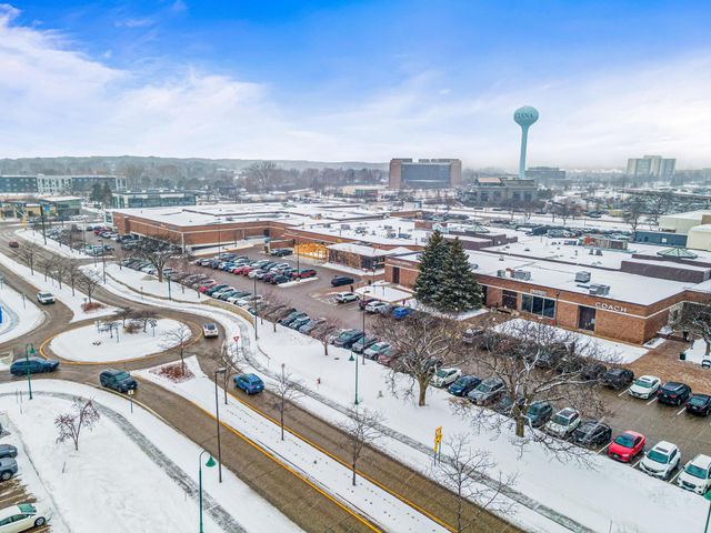 4728 W 70th Street, Edina, MN 55435