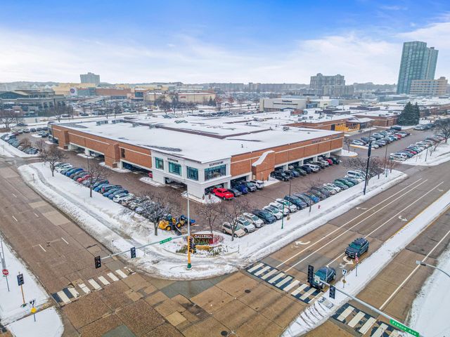 4728 W 70th Street, Edina, MN 55435