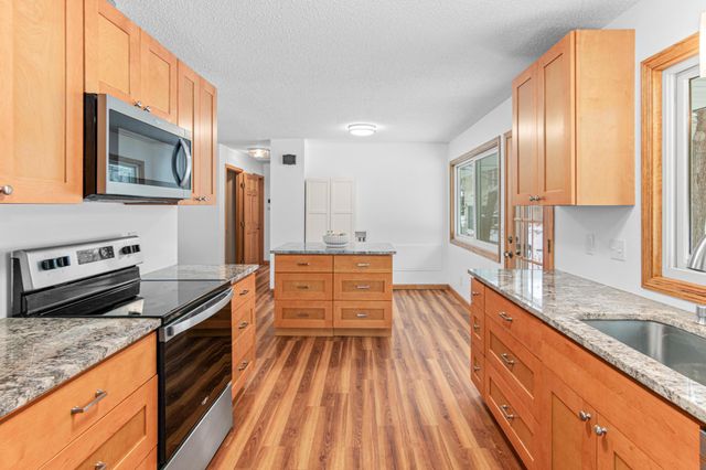 4728 W 70th Street, Edina, MN 55435