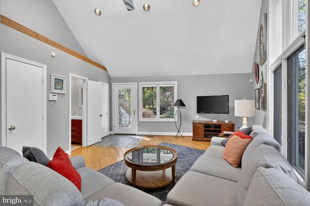 3201 TENNYSON ST NW, Washington, DC 20015