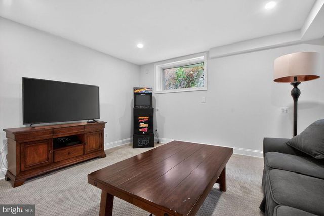 3201 TENNYSON ST NW, Washington, DC 20015