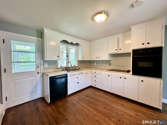 1 Edward Avenue, Enfield, CT 06082