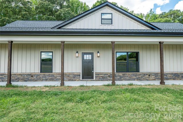 1643 Beamguard Road, Clover, SC 29710