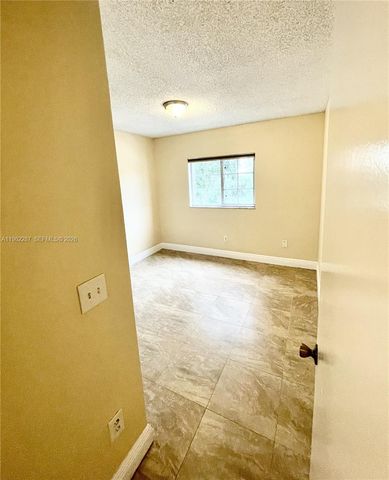 3690 N 56th Ave 921, Hollywood, FL 33021