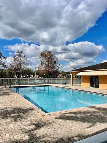 3690 N 56th Ave 921, Hollywood, FL 33021