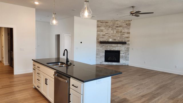 2423 E Swallow Street, Springfield, MO 65804
