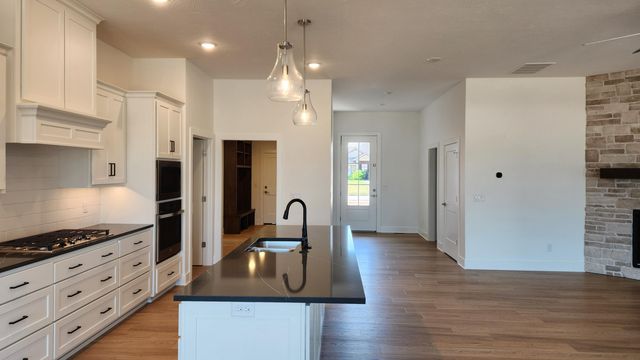 2423 E Swallow Street, Springfield, MO 65804