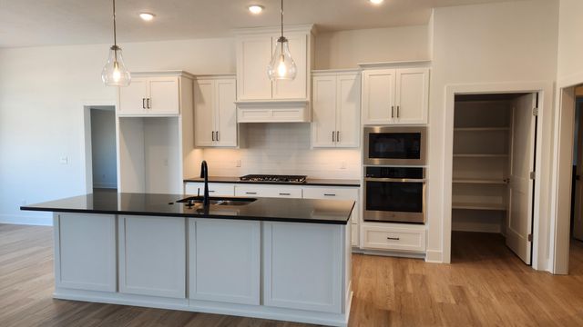 2423 E Swallow Street, Springfield, MO 65804