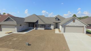 2423 E Swallow Street, Springfield, MO 65804