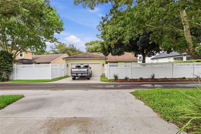 207 MANOR VIEW LANE, Deland, FL 32724