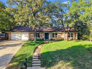 713 Hurst Drive, Bedford, TX 76022