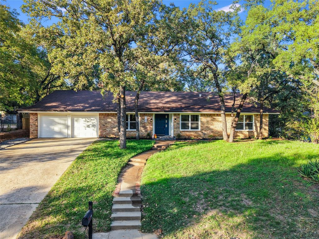 713 Hurst Drive, Bedford, TX 76022