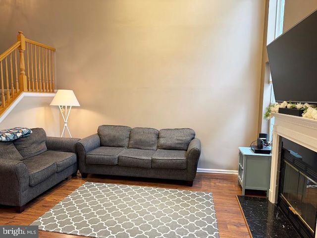 305 AMBERLEIGH DR, Pennington, NJ 08534