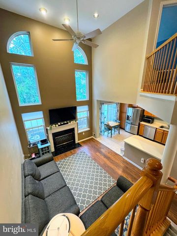 305 AMBERLEIGH DR, Pennington, NJ 08534