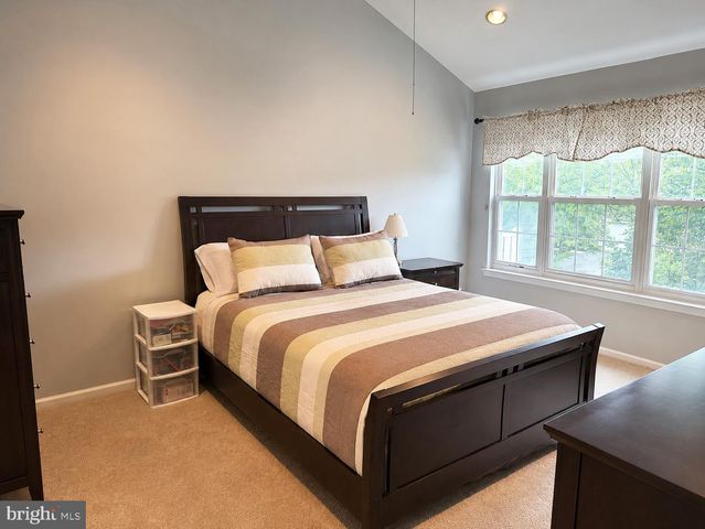 305 AMBERLEIGH DR, Pennington, NJ 08534