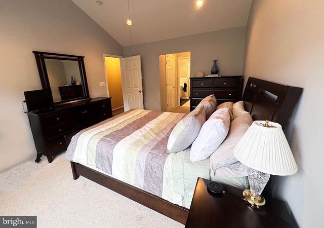 305 AMBERLEIGH DR, Pennington, NJ 08534