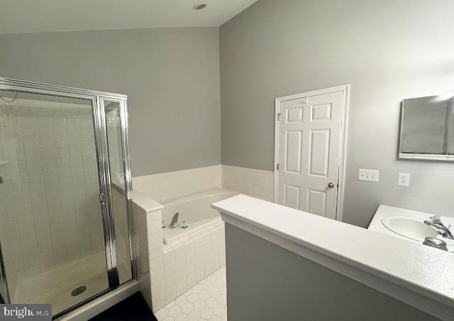 305 AMBERLEIGH DR, Pennington, NJ 08534