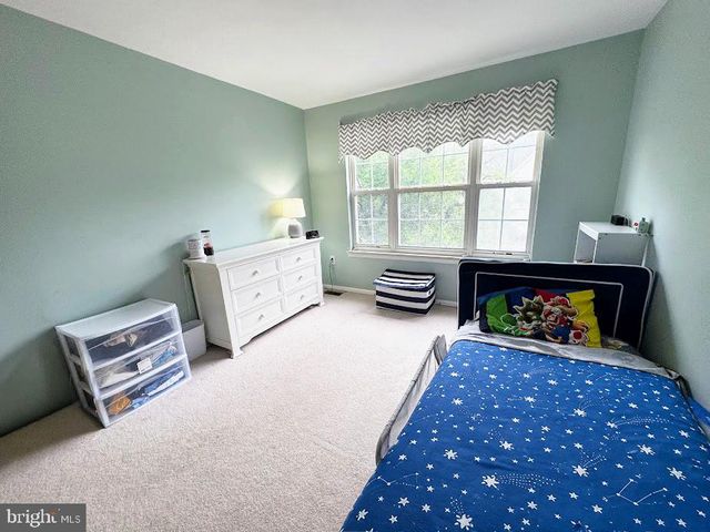 305 AMBERLEIGH DR, Pennington, NJ 08534