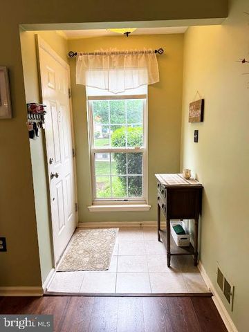 305 AMBERLEIGH DR, Pennington, NJ 08534