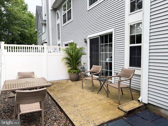 305 AMBERLEIGH DR, Pennington, NJ 08534