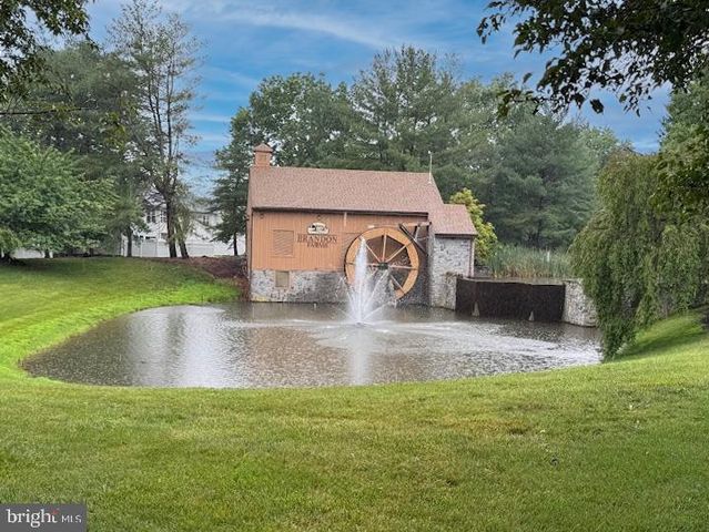305 AMBERLEIGH DR, Pennington, NJ 08534