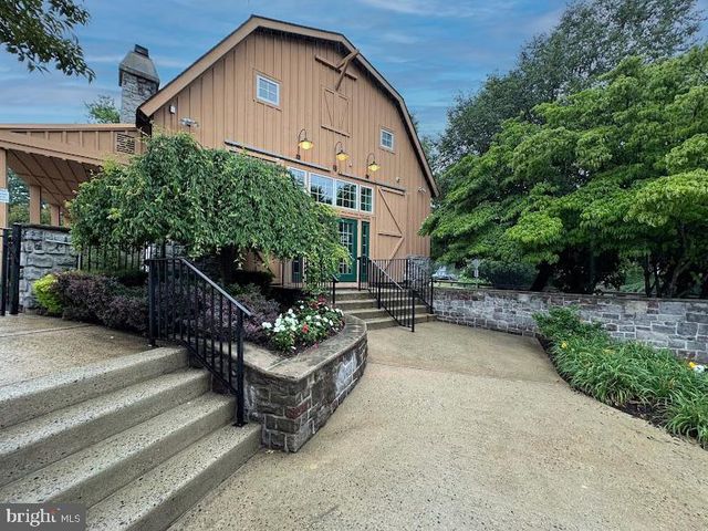 305 AMBERLEIGH DR, Pennington, NJ 08534