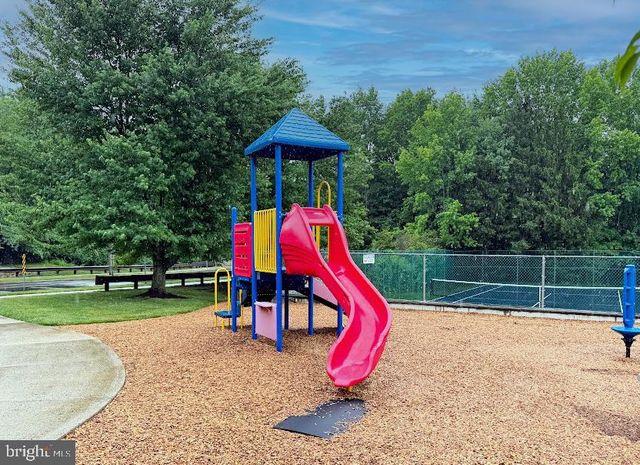 305 AMBERLEIGH DR, Pennington, NJ 08534