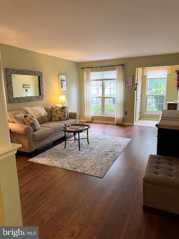 305 AMBERLEIGH DR, Pennington, NJ 08534