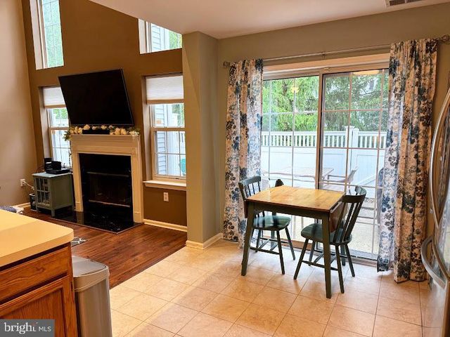 305 AMBERLEIGH DR, Pennington, NJ 08534