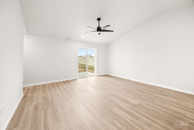 355 N Tideberry Ave, Kuna, ID 83634