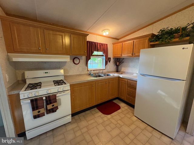 13 WOOD DR, Nottingham, PA 19362