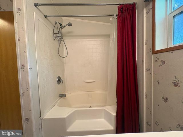 13 WOOD DR, Nottingham, PA 19362