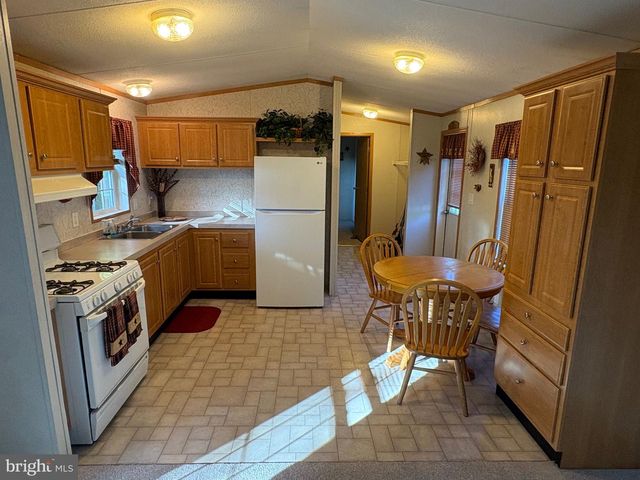 13 WOOD DR, Nottingham, PA 19362