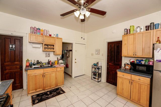 1825 N Astor STREET, Milwaukee, WI 53202