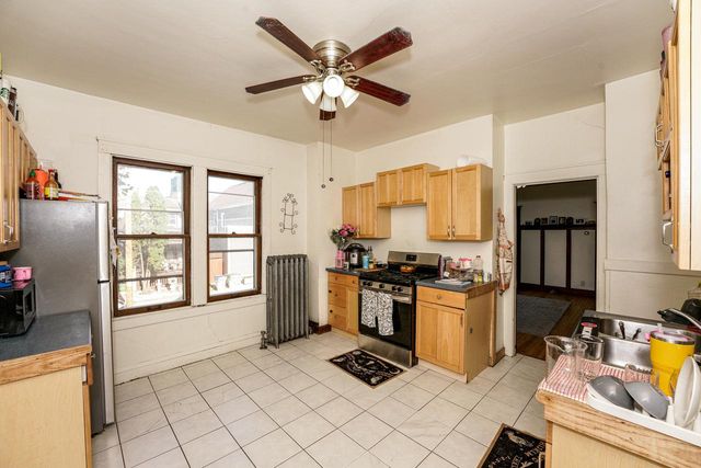 1825 N Astor STREET, Milwaukee, WI 53202