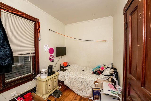 1825 N Astor STREET, Milwaukee, WI 53202