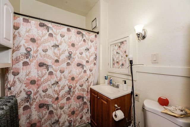 1825 N Astor STREET, Milwaukee, WI 53202