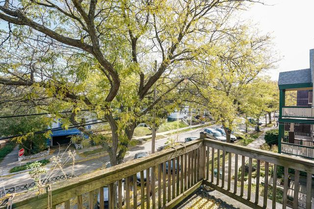 1825 N Astor STREET, Milwaukee, WI 53202